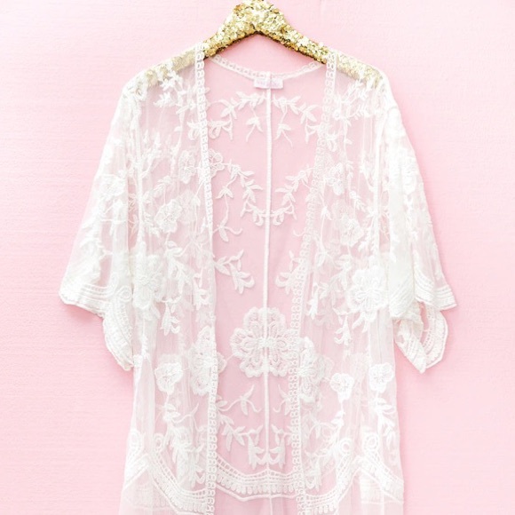 MAEVEN BRIDAL - Boho Lace Kimono / Bridal Lace Robe / Beach Cover-Up - Picture 4 of 15